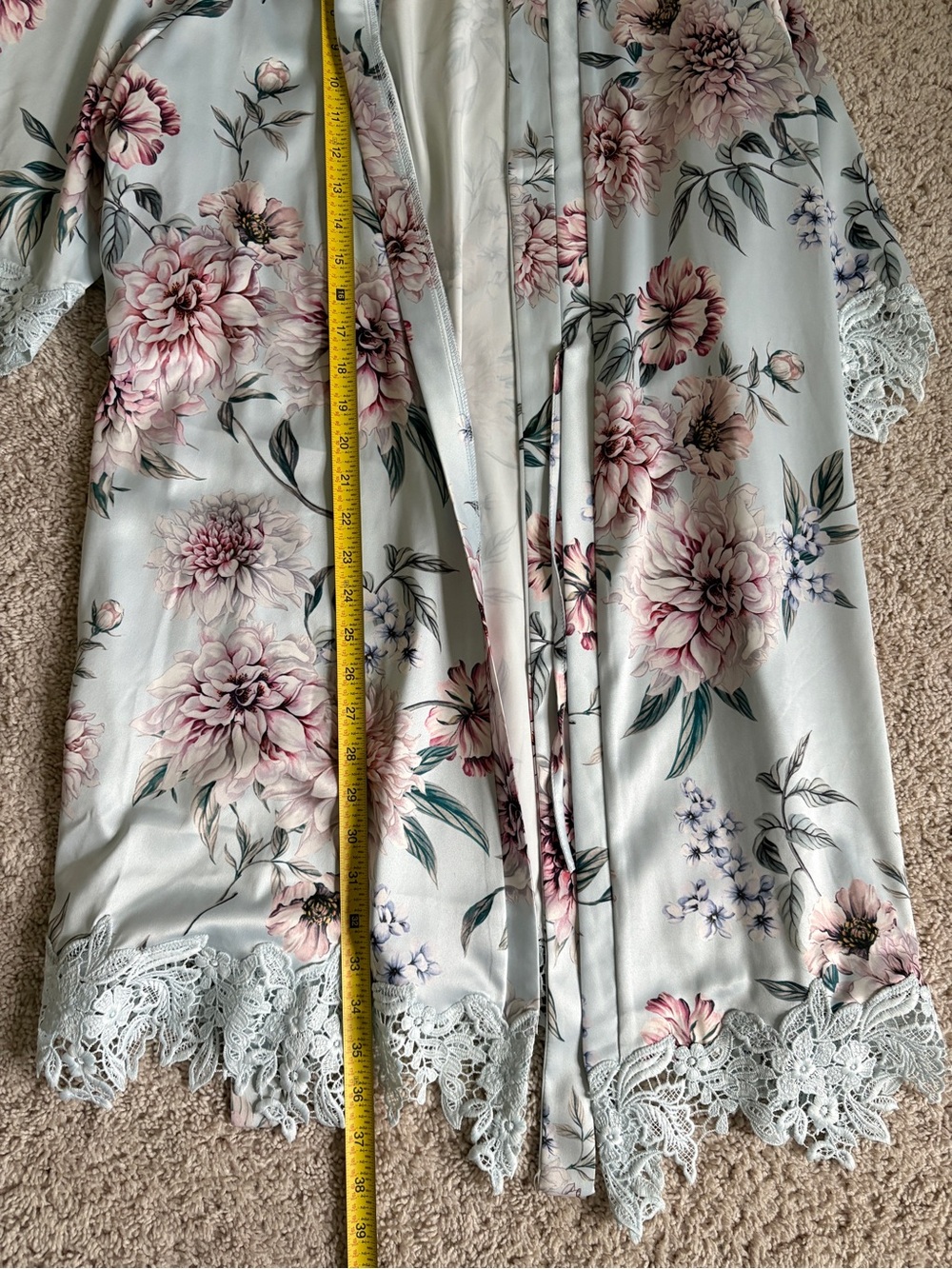 Le Rose Small Medium Floral Robe with Lace Details - Picture 7 of 7